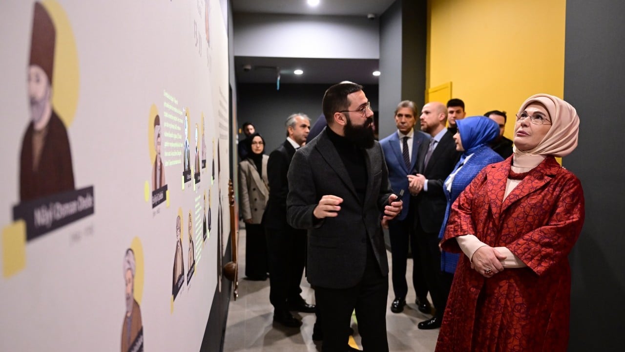 Foto - Emine Erdoğan, Palet Türk Müziği İlkokulunu ziyaretinde konuştu...