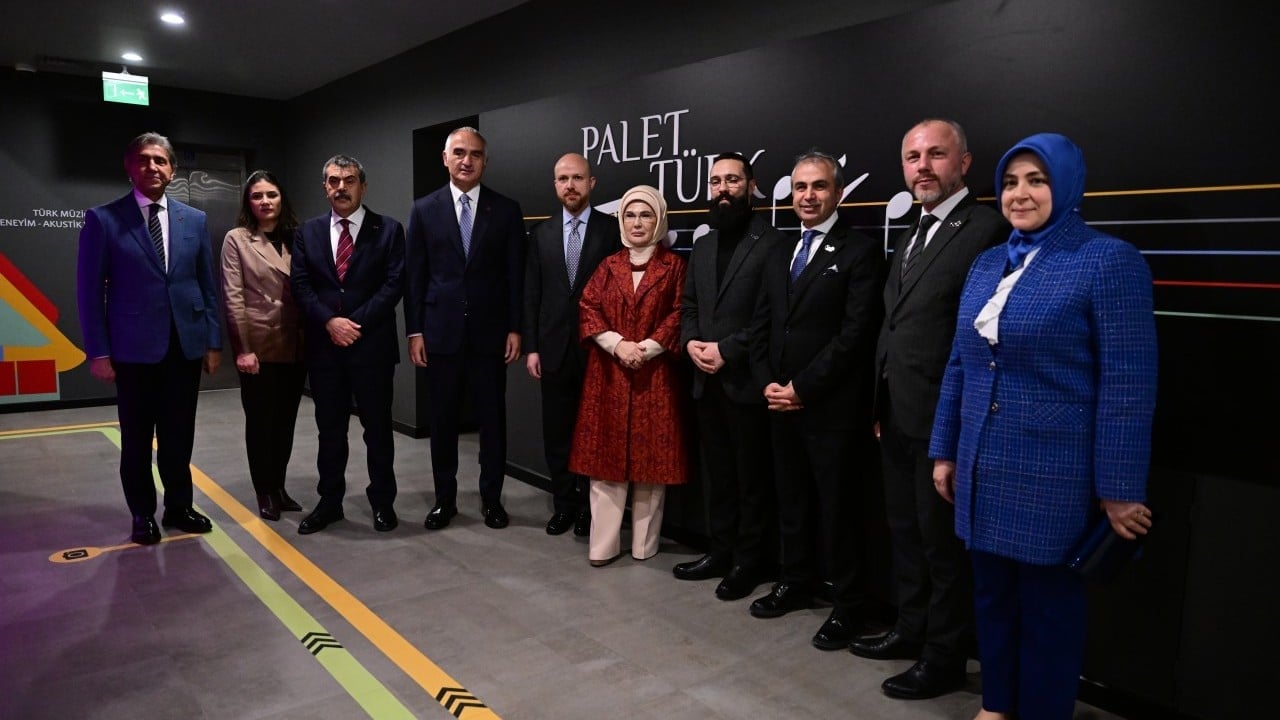 Foto - Emine Erdoğan, Palet Türk Müziği İlkokulunu ziyaretinde konuştu...