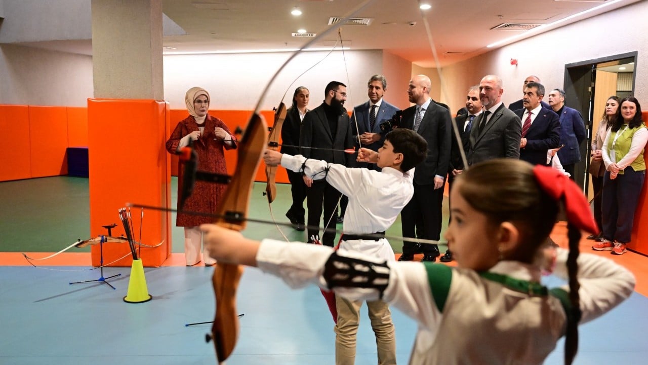 Foto - Emine Erdoğan, Palet Türk Müziği İlkokulunu ziyaretinde konuştu...