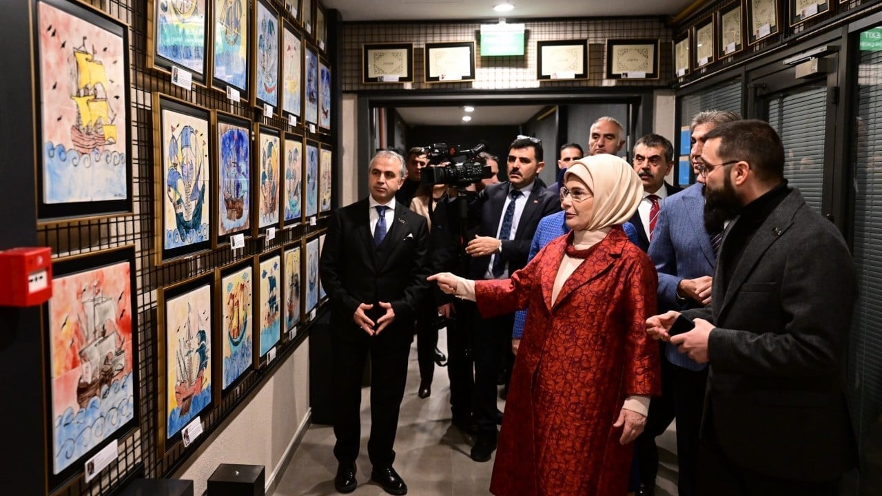 Foto - Emine Erdoğan, Palet Türk Müziği İlkokulunu ziyaretinde konuştu...