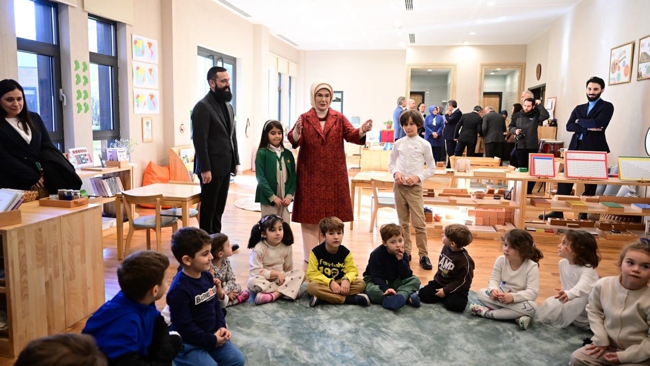 Foto - Emine Erdoğan, Palet Türk Müziği İlkokulunu ziyaretinde konuştu...