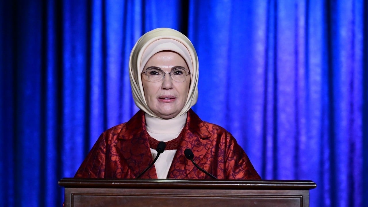 Foto - Emine Erdoğan, Palet Türk Müziği İlkokulunu ziyaretinde konuştu...