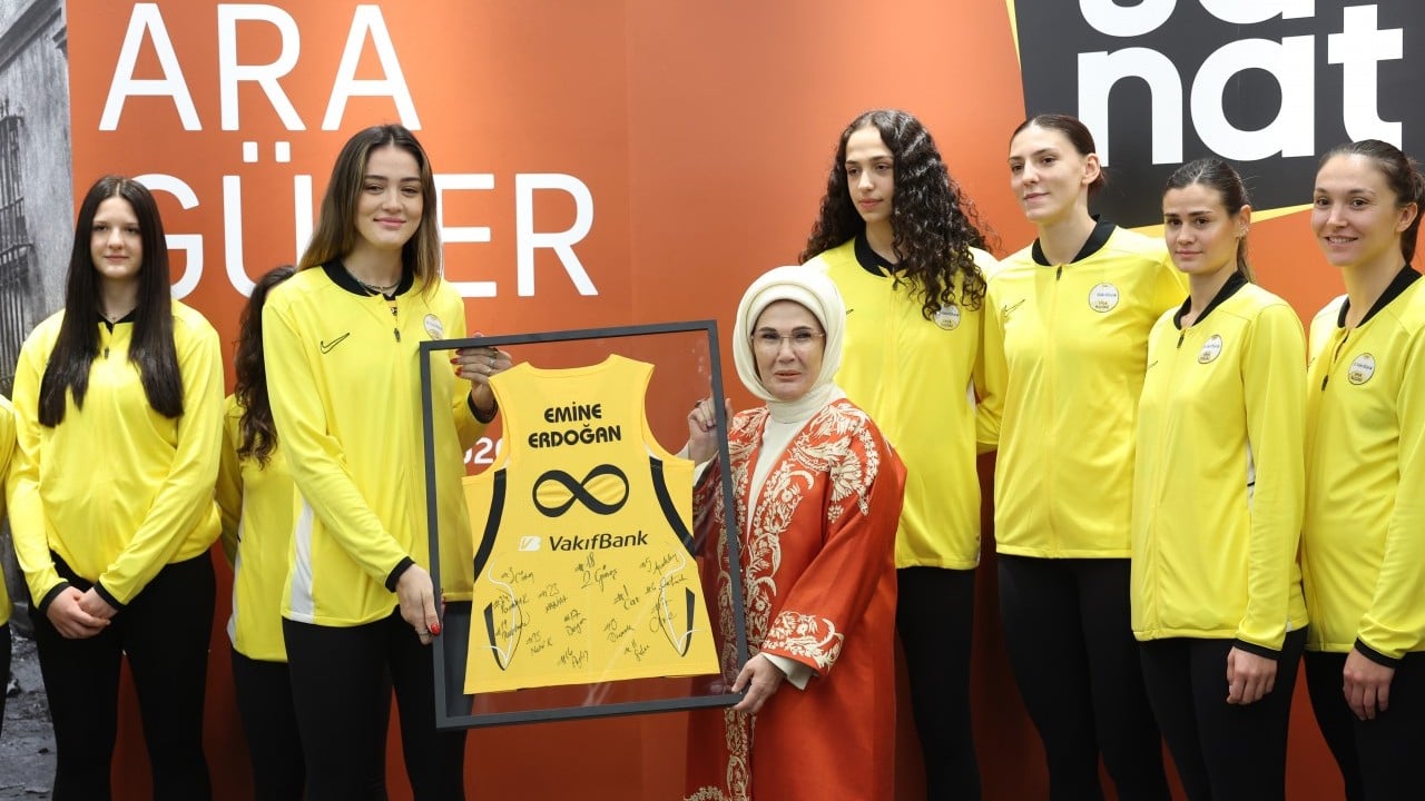 Foto - Emine Erdoğan, VakıfBank Sanat Galerisi'nin açılışına katıldı: VakıfBank'a teşekkür etti... 