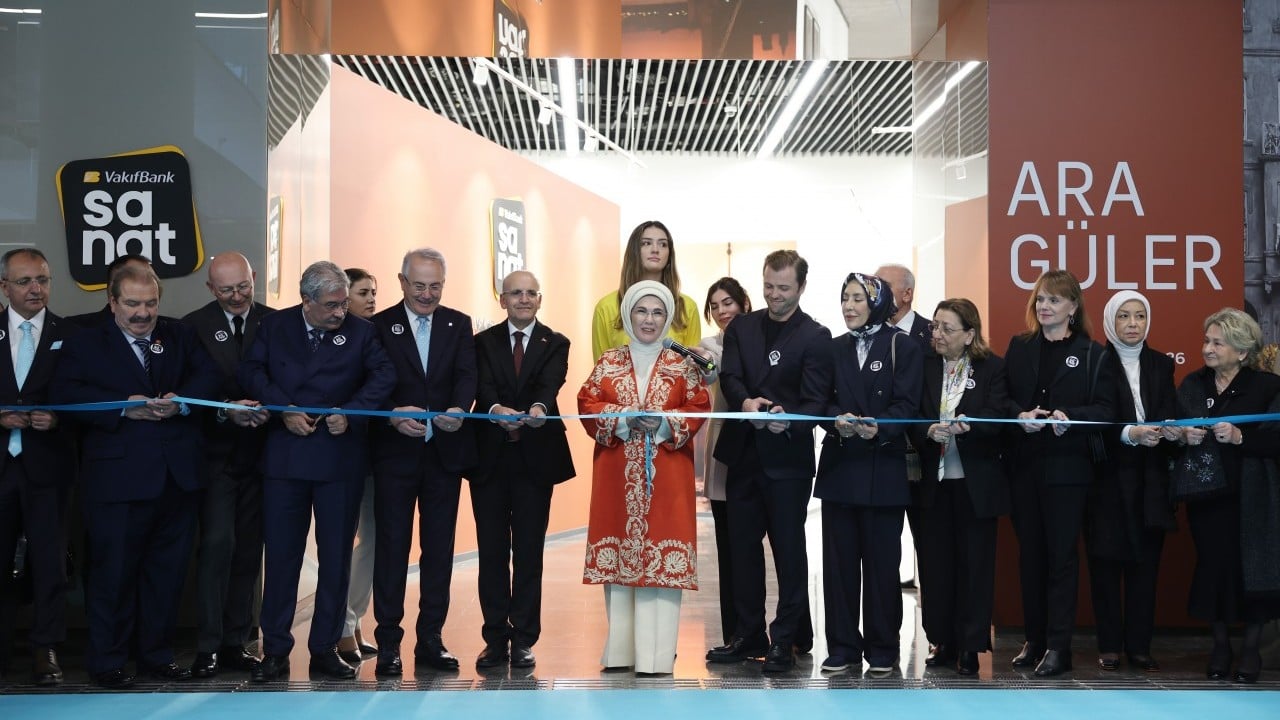 Emine Erdoğan, VakıfBank Sanat Galerisi'nin açılışına katıldı: VakıfBank'a teşekkür etti... 