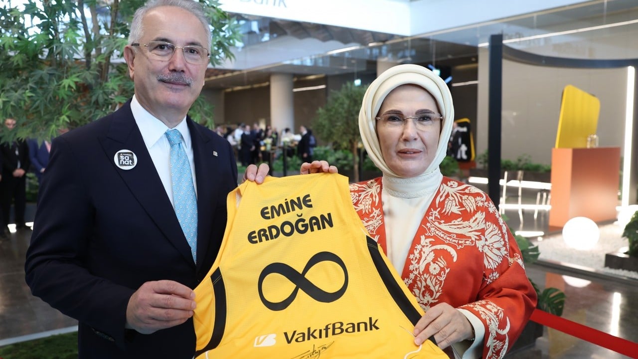 Foto - Emine Erdoğan, VakıfBank Sanat Galerisi'nin açılışına katıldı: VakıfBank'a teşekkür etti... 
