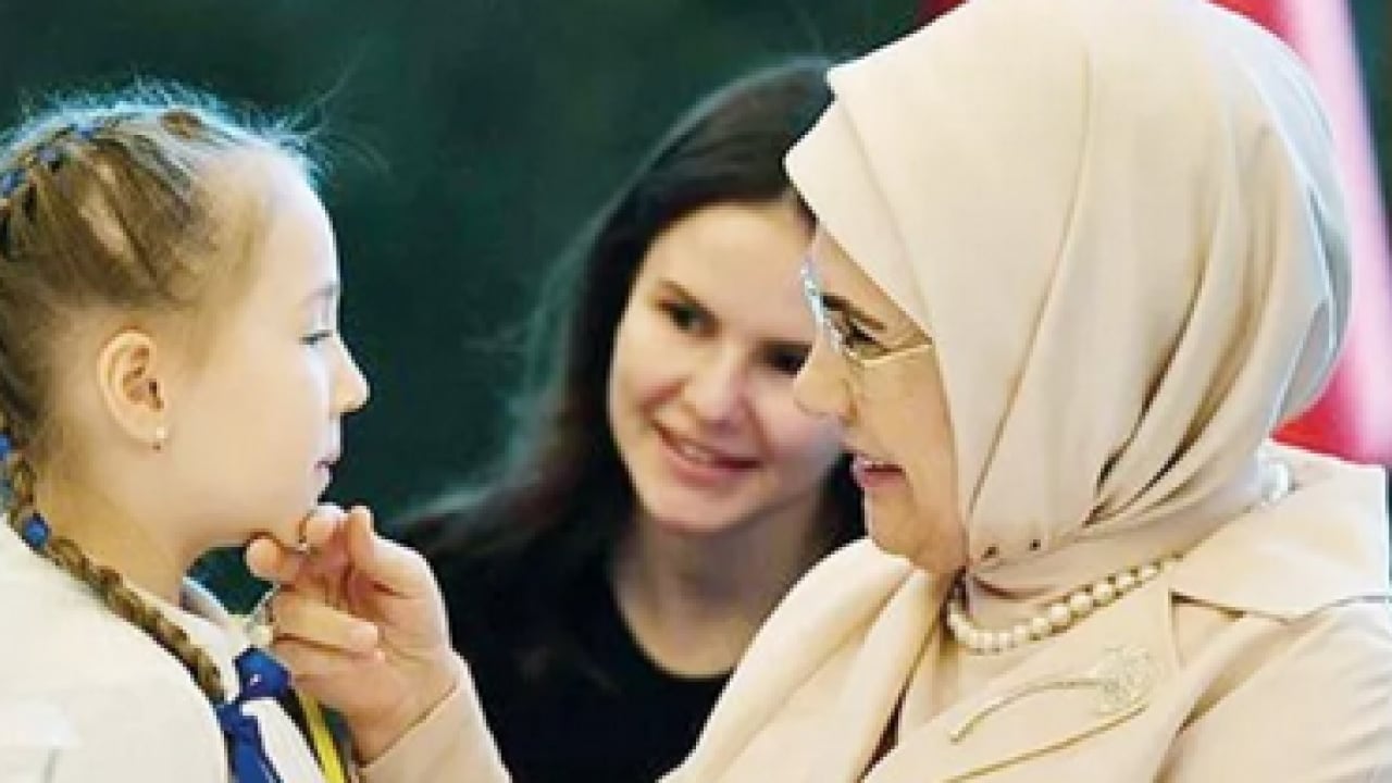 Foto - Emine Erdoğan'dan 23 Nisan Ulusal Egemenlik ve Çocuk Bayramı mesajı...