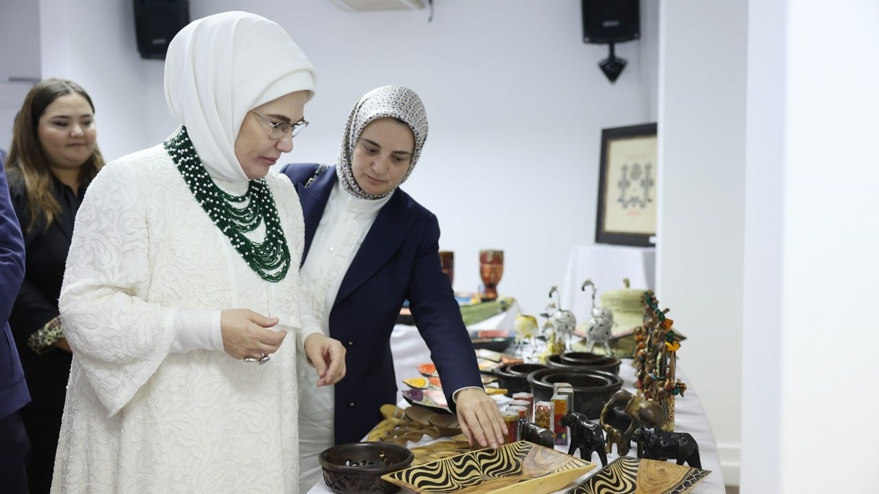 Foto - Emine Erdoğan'dan Güney Afrika ziyaretine ilişkin paylaşım: Yunus Emre Enstitüsünü ziyaret etti