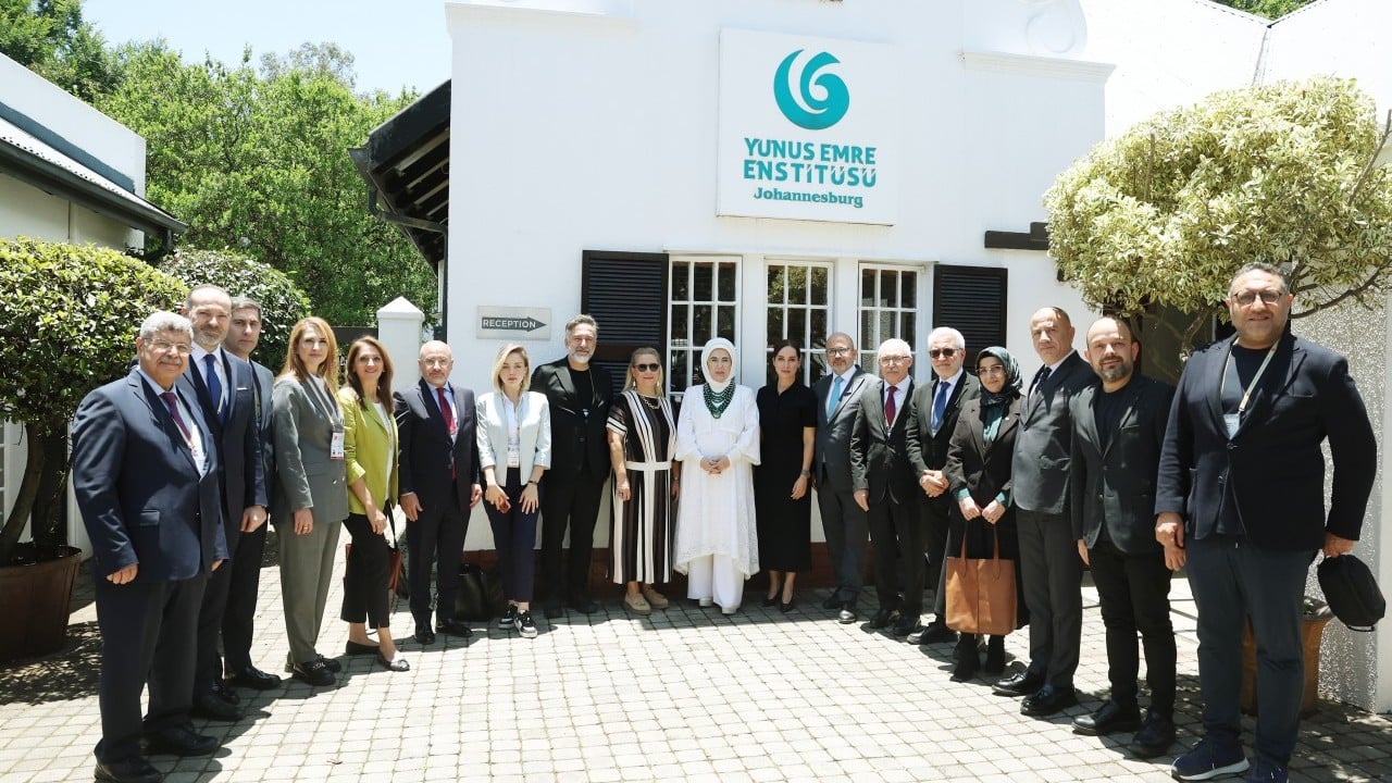 Foto - Emine Erdoğan'dan Güney Afrika ziyaretine ilişkin paylaşım: Yunus Emre Enstitüsünü ziyaret etti