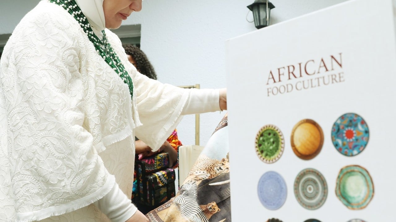 Foto - Emine Erdoğan'dan Güney Afrika ziyaretine ilişkin paylaşım: Yunus Emre Enstitüsünü ziyaret etti