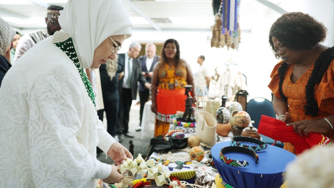 Foto - Emine Erdoğan'dan Güney Afrika ziyaretine ilişkin paylaşım: Yunus Emre Enstitüsünü ziyaret etti