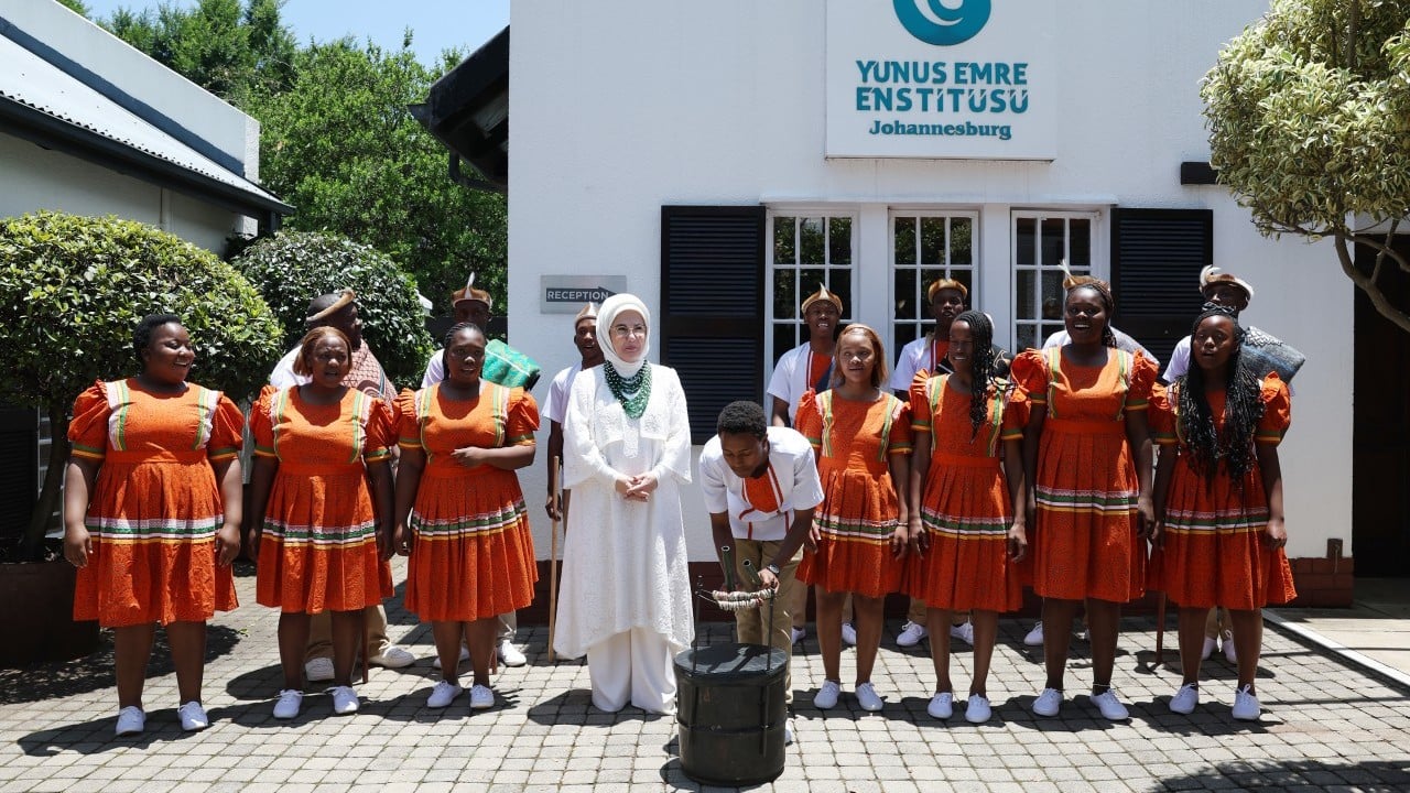 Foto - Emine Erdoğan'dan Güney Afrika ziyaretine ilişkin paylaşım: Yunus Emre Enstitüsünü ziyaret etti