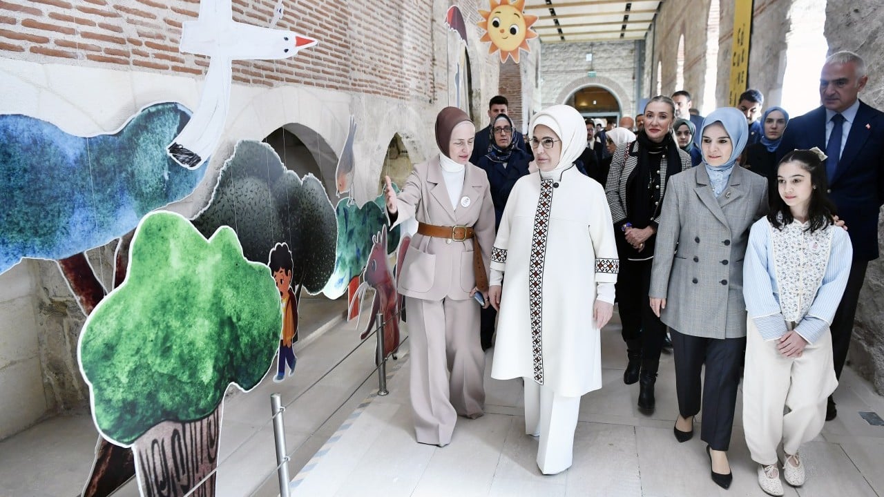 Foto - Emine Erdoğan'dan Rami Çocuk ve Sanat Bienali'ne ilişkin paylaşım 