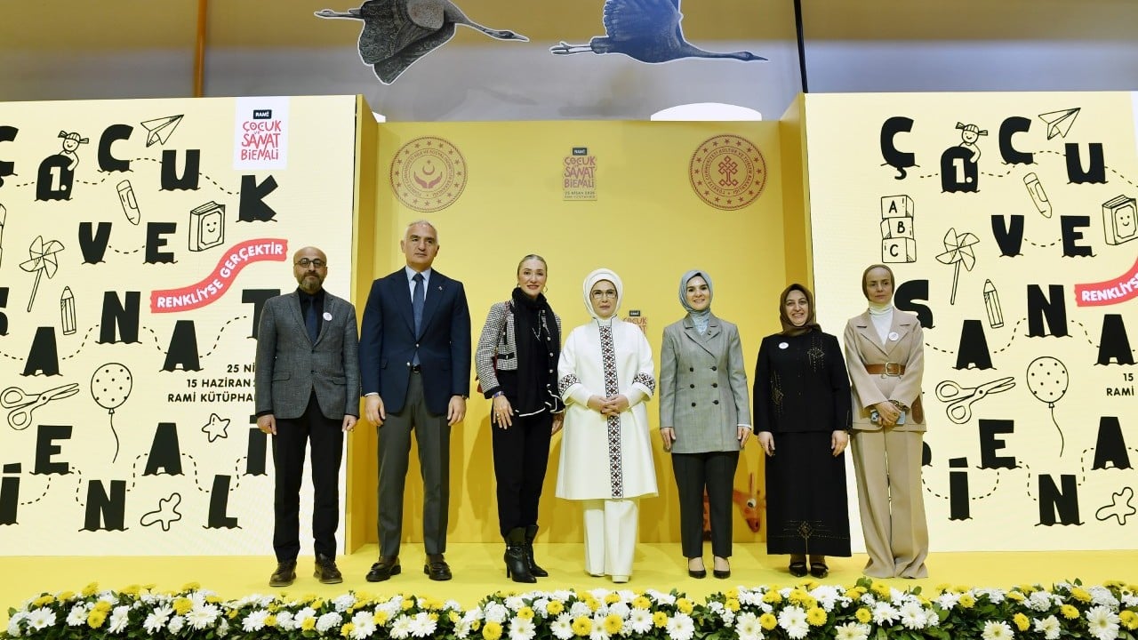 Foto - Emine Erdoğan'dan Rami Çocuk ve Sanat Bienali'ne ilişkin paylaşım 