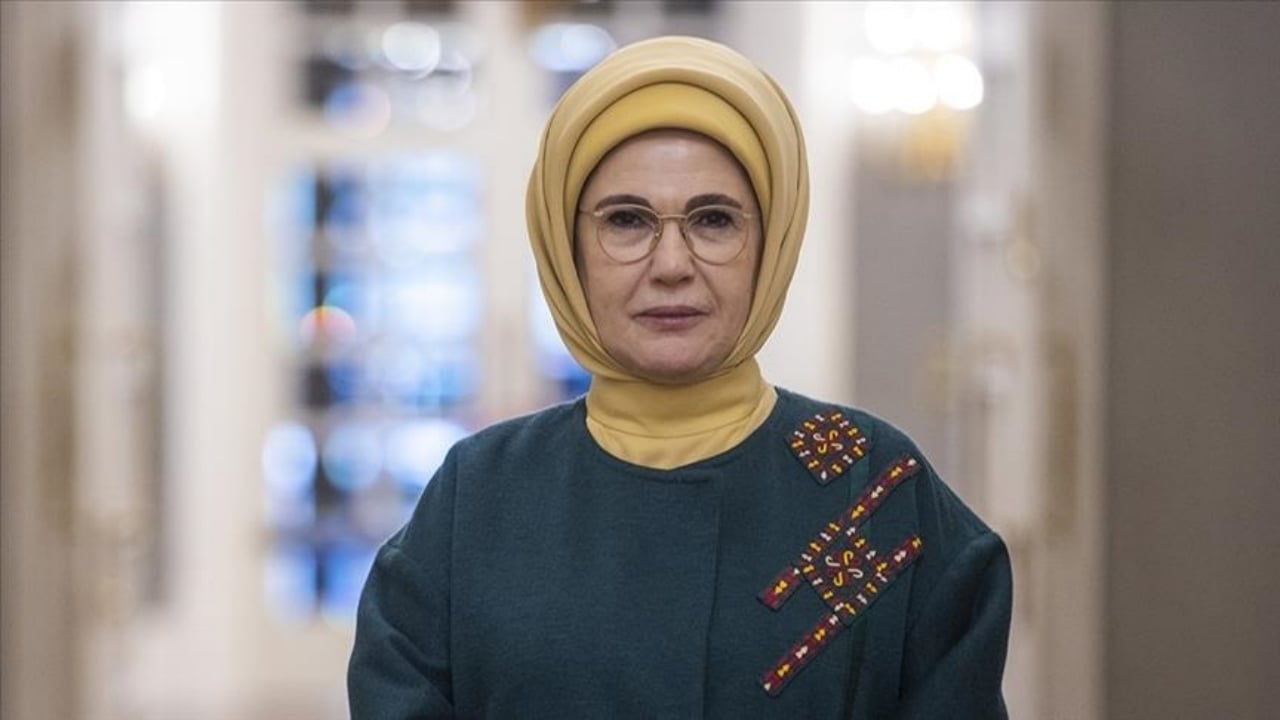 Foto - Emine Erdoğan’ın "Atatürk" mesajı sonrası millet Google’a hücum etti! "Bani" kelimesi olay oldu