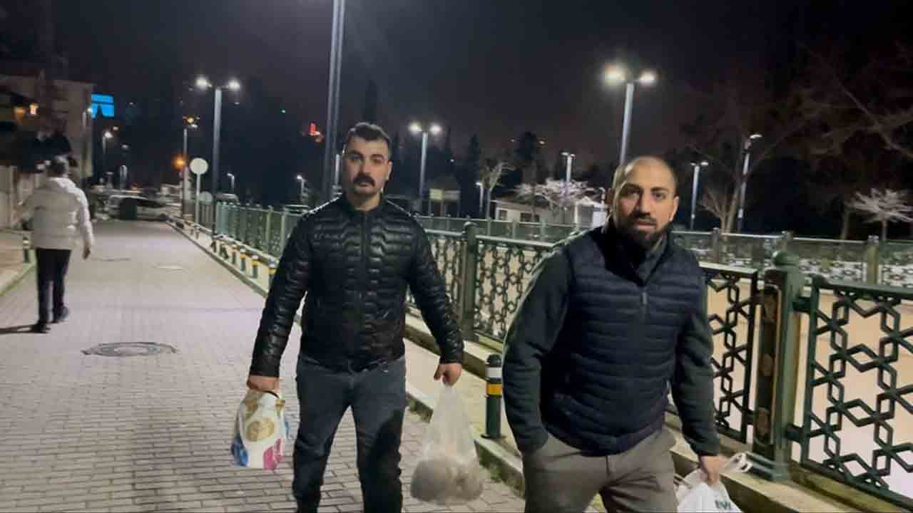 Foto - Emirsultan’da sahur geleneği farklı: Davul yerine ‘pilava pilava’ diye uyandırıyorlar