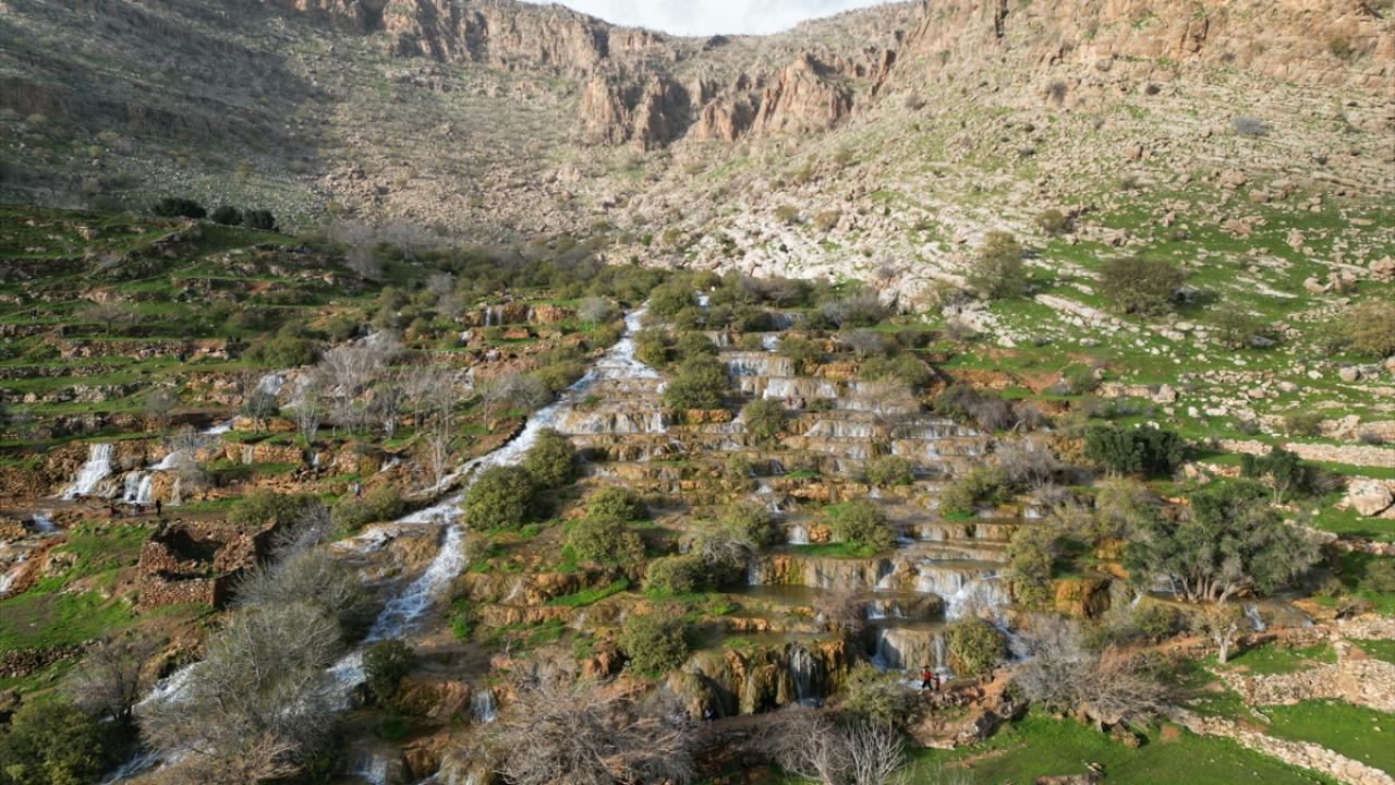 Foto - ‘Emrud travertenleri’ kar ve yağmur sularıyla canlandı