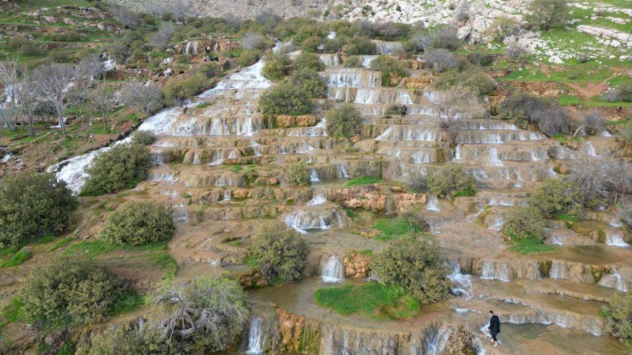 Foto - ‘Emrud travertenleri’ kar ve yağmur sularıyla canlandı