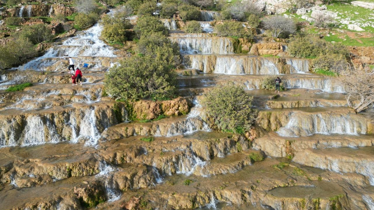 Foto - ‘Emrud travertenleri’ kar ve yağmur sularıyla canlandı