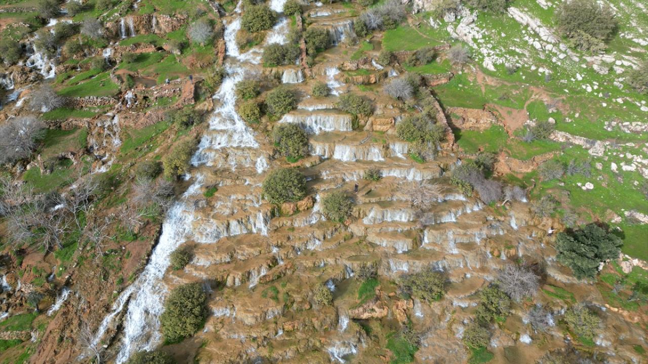 Foto - ‘Emrud travertenleri’ kar ve yağmur sularıyla canlandı