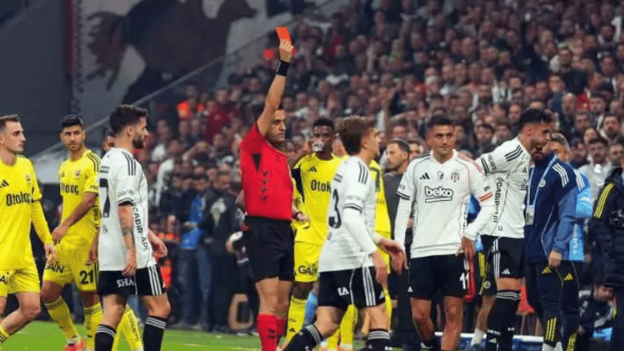 Foto - En az kart gören takım belli oldu! Aradaki fark dikkat çekti!