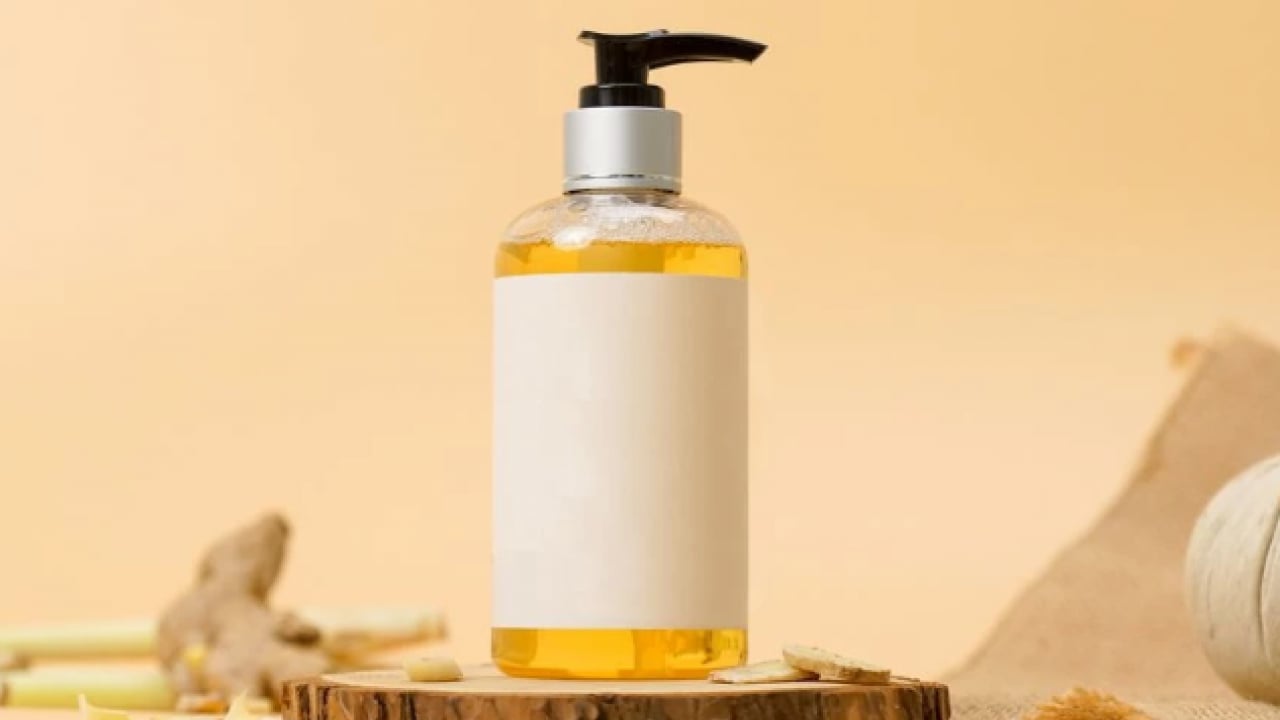 Foto - En sevdiğiniz kazak çöpe gitmesin! Kazağa dökülen kahve lekesini gidermenin doğal yolu