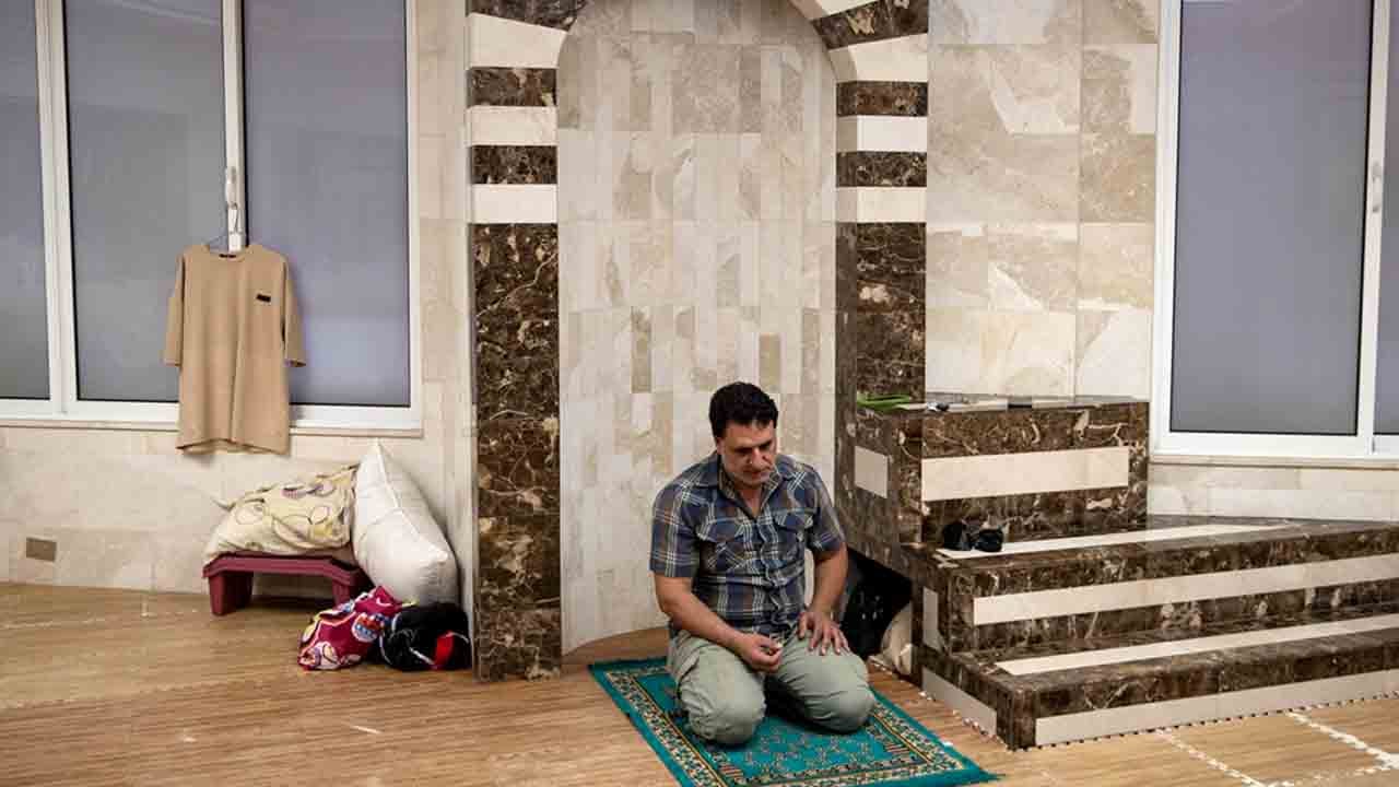 Foto - En zor anlarında yuva oldu: Depremin vurduğu şehirde camiye sığındılar