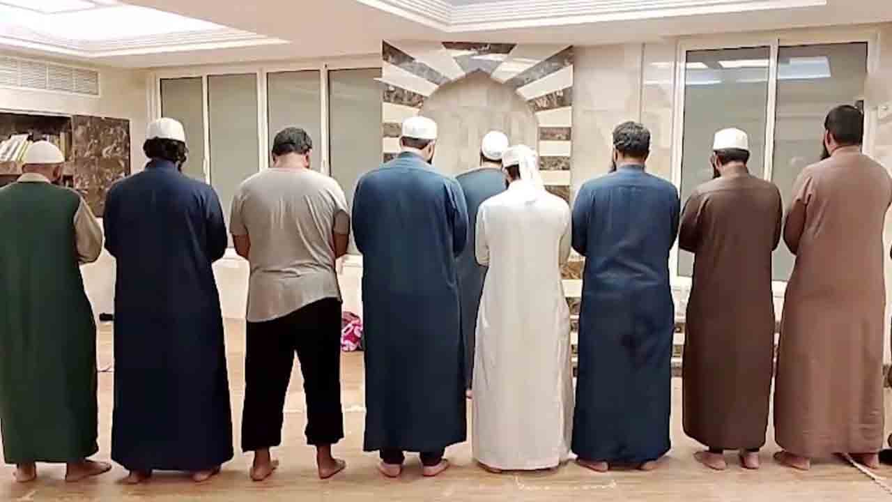 Foto - En zor anlarında yuva oldu: Depremin vurduğu şehirde camiye sığındılar
