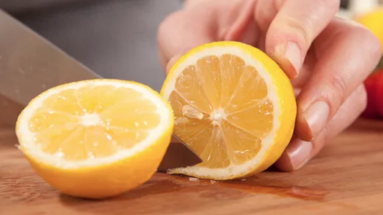 Foto - En zorlu sınavlardan biri... Kireçten taşlaşmış musluğu 5 dakikada ayna gibi yapın!