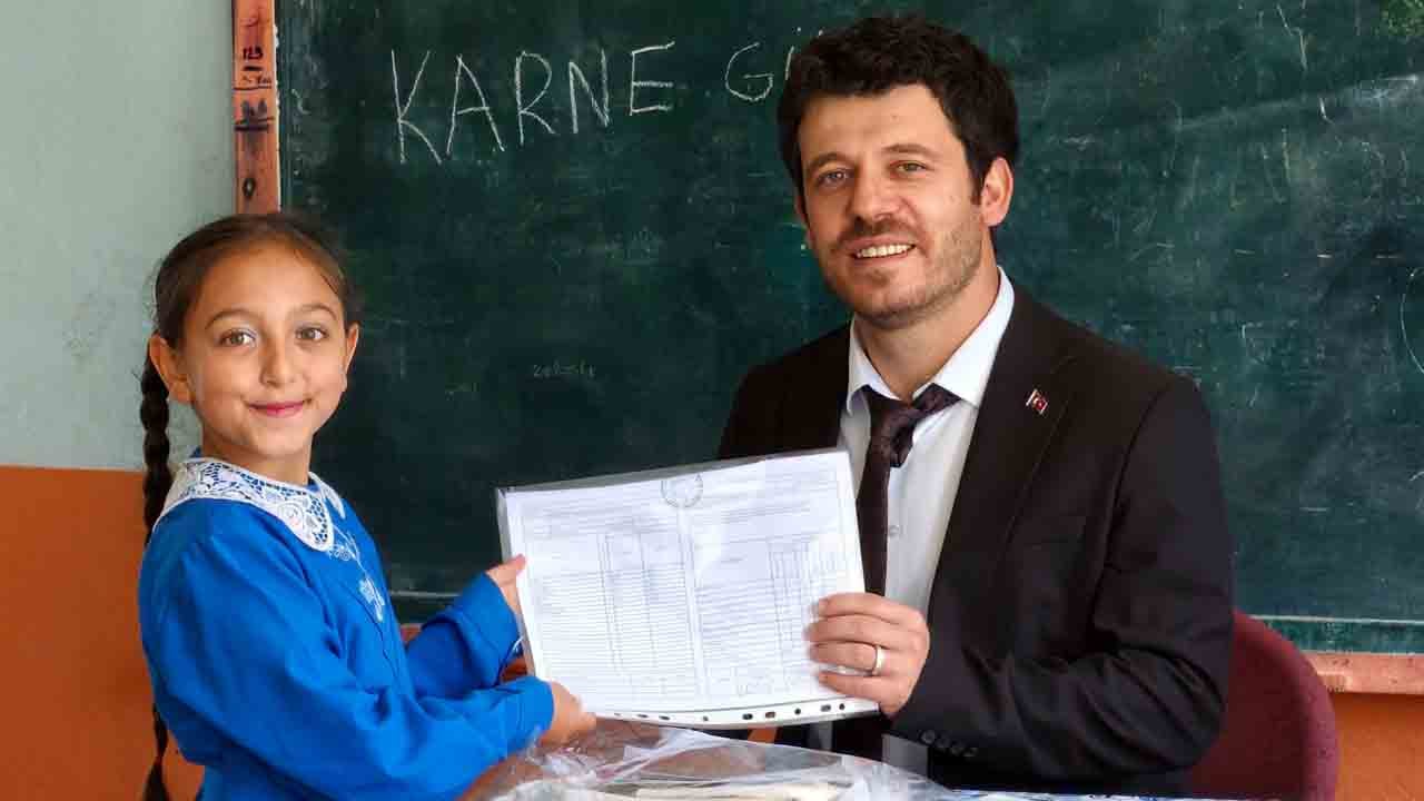 Ender rastlanan tablo: Bu okulda her şey tek
