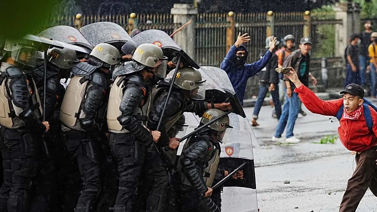 Foto - Endonezya'da patlama! Okul kampüsündeki camide cuma namazı sırasında patlama: Çok sayıda yaralı var