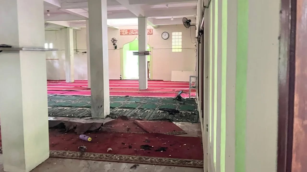 Foto - Endonezya'da patlama! Okul kampüsündeki camide cuma namazı sırasında patlama: Çok sayıda yaralı var