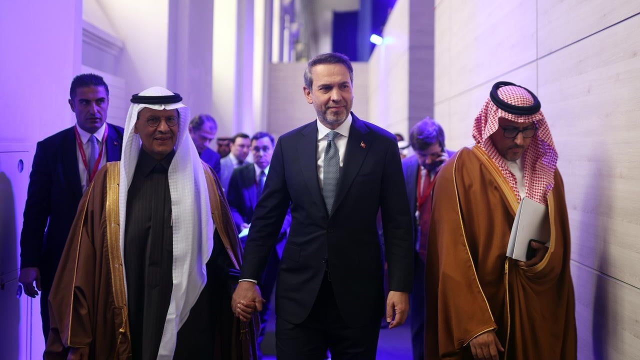 Foto - Enerji Bakanı Alparslan Bayraktar, Rus, Macar, Vietnamlı ve Suudi Arabistanlı bakanlarla görüştü