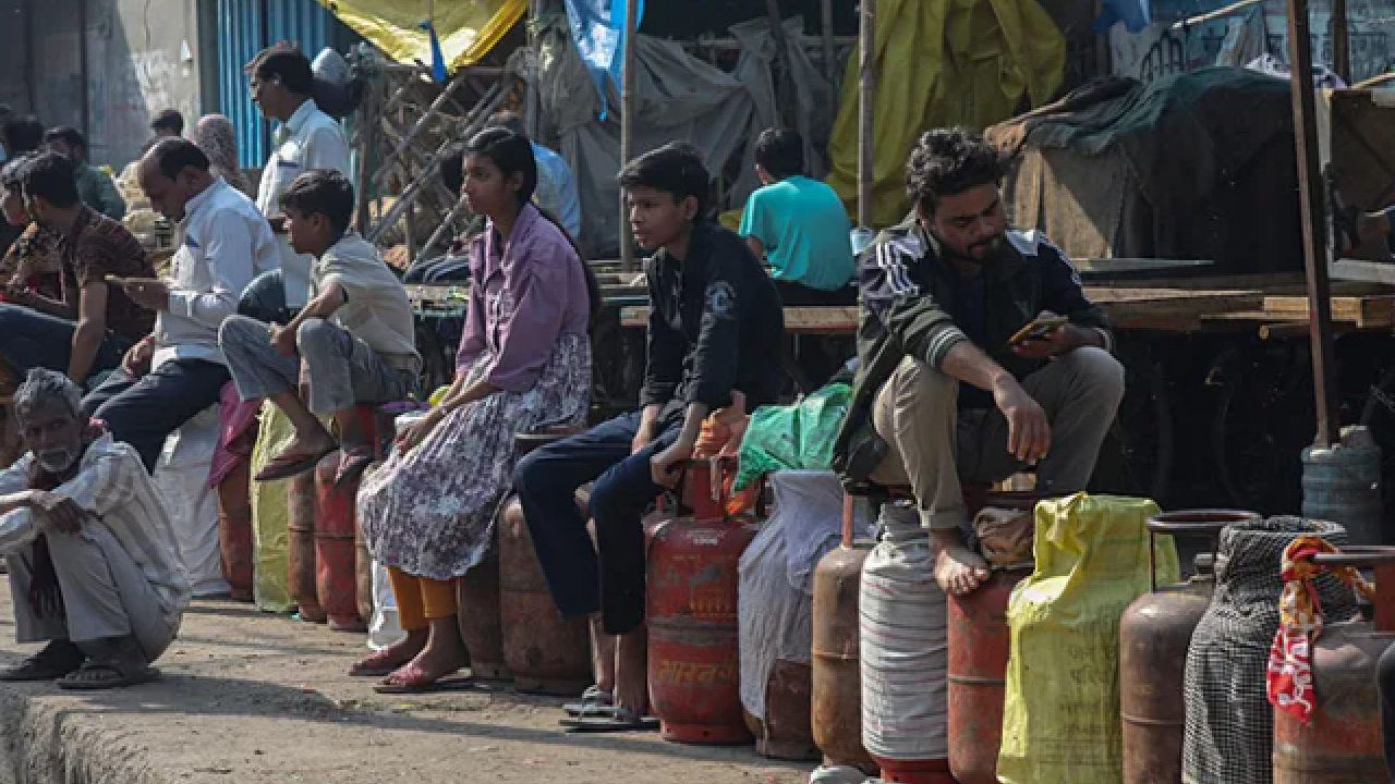 Foto - Enerji krizi Hindistan’ı vurdu! Tüp kuyrukları oluştu işletmeler kapandı