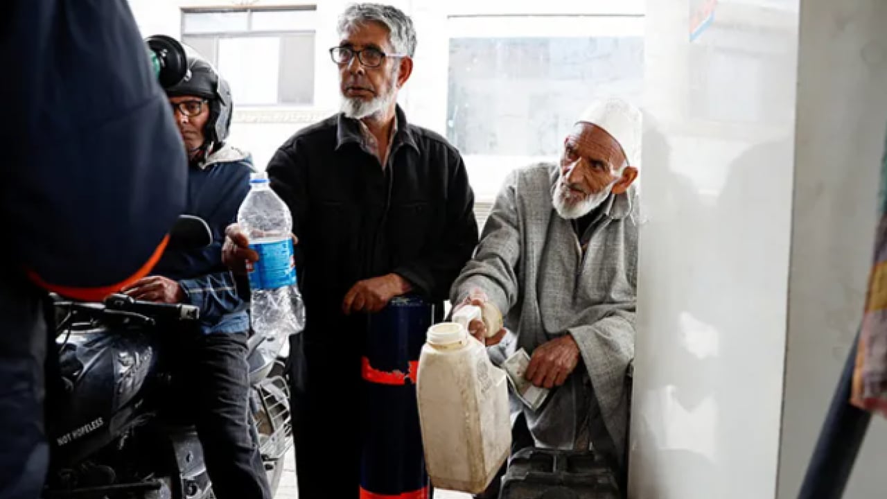 Foto - Enerji krizi Hindistan’ı vurdu! Tüp kuyrukları oluştu işletmeler kapandı