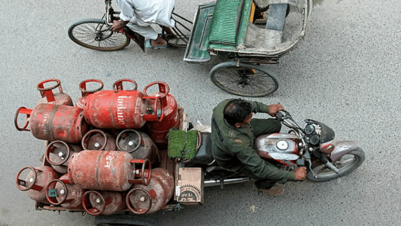Foto - Enerji krizi Hindistan’ı vurdu! Tüp kuyrukları oluştu işletmeler kapandı