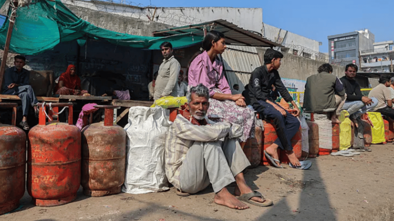 Foto - Enerji krizi Hindistan’ı vurdu! Tüp kuyrukları oluştu işletmeler kapandı