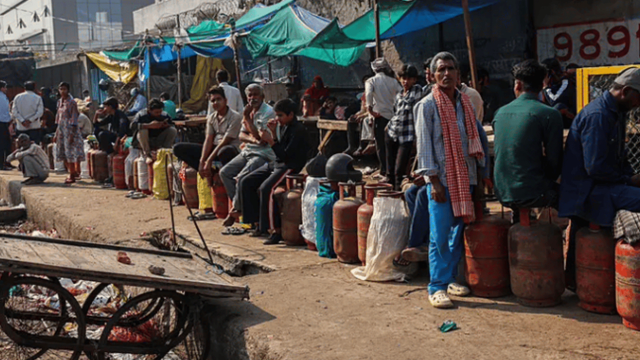 Foto - Enerji krizi Hindistan’ı vurdu! Tüp kuyrukları oluştu işletmeler kapandı