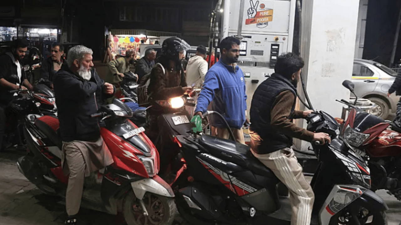 Foto - Enerji krizi Hindistan’ı vurdu! Tüp kuyrukları oluştu işletmeler kapandı