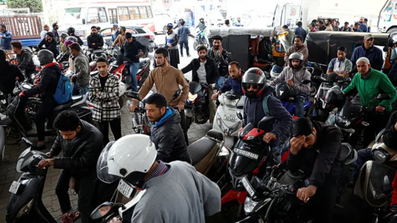 Foto - Enerji krizi Hindistan’ı vurdu! Tüp kuyrukları oluştu işletmeler kapandı