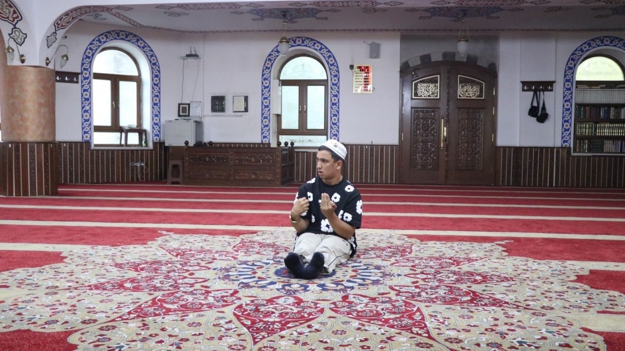 Foto - Engelli gencin ibretlik hikayesi: Cami aşkı mesafe tanımıyor