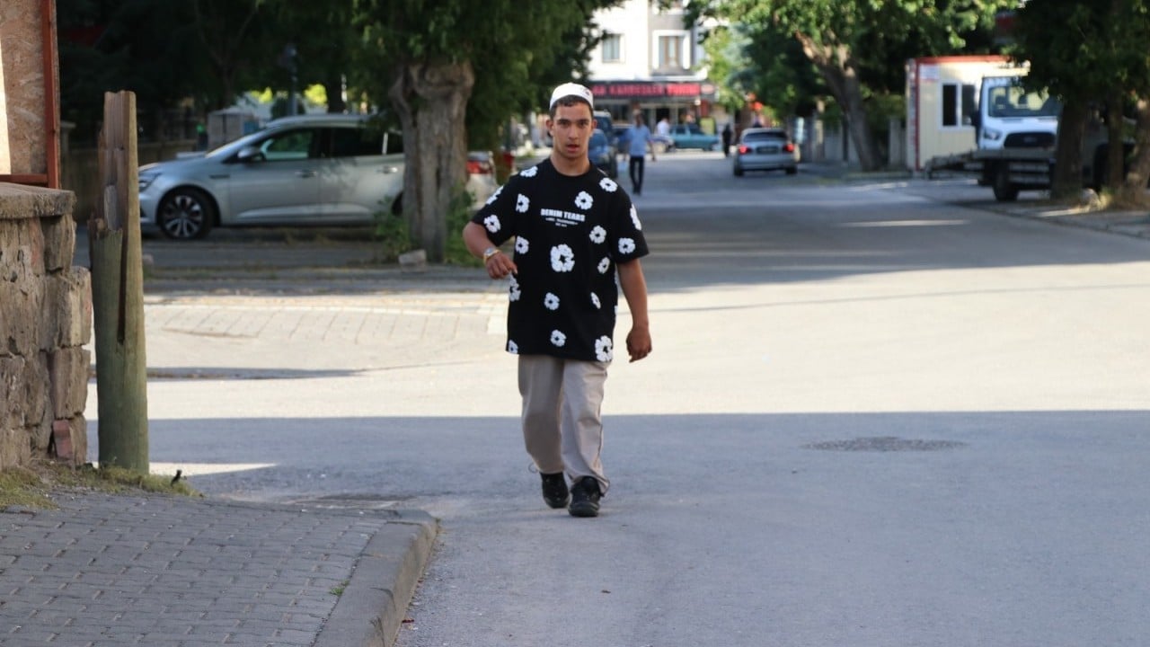 Foto - Engelli gencin ibretlik hikayesi: Cami aşkı mesafe tanımıyor