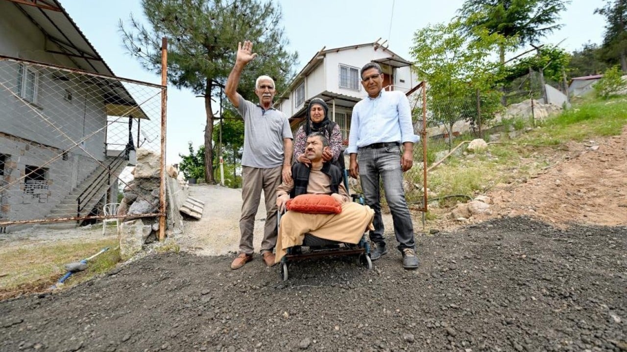Foto - Engelli oğlunu sırtında taşıyan baba unutulmadı