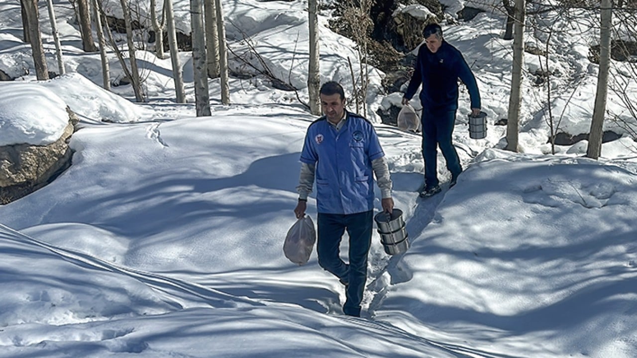 Engelli ve yaşlılara kar kış demeden sıcak yemek