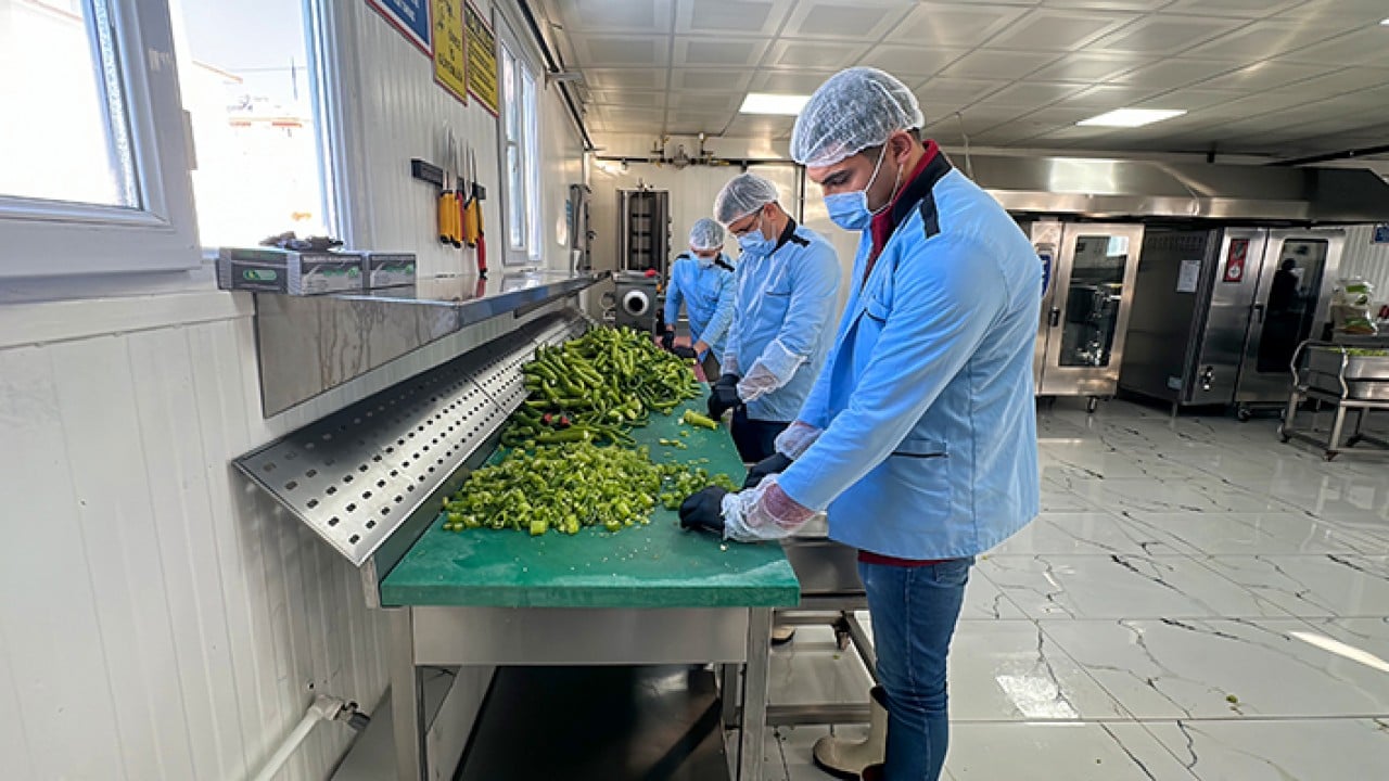 Foto - Engelli ve yaşlılara kar kış demeden sıcak yemek