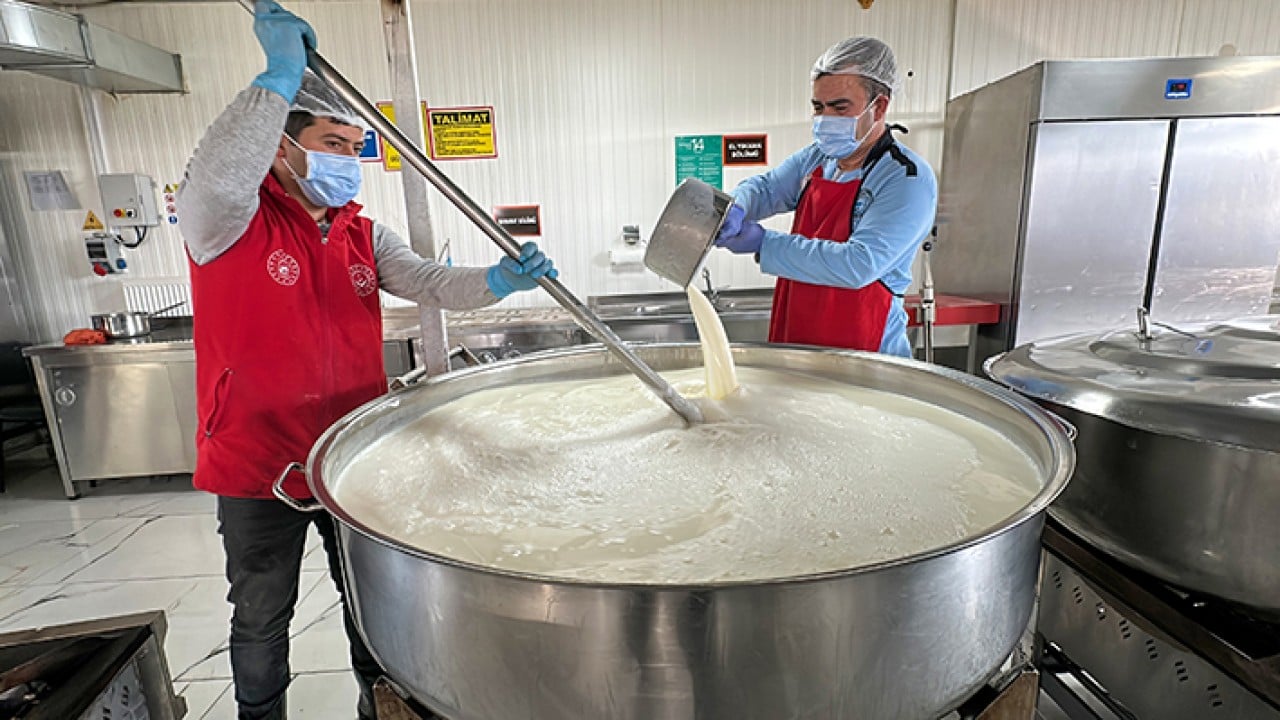 Foto - Engelli ve yaşlılara kar kış demeden sıcak yemek