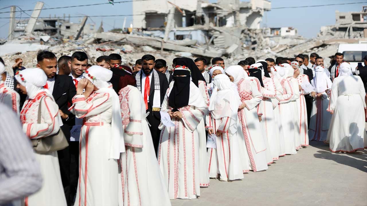 Foto - Enkazların içinde umut yeşeriyor! 150 çift dünya evine girdi