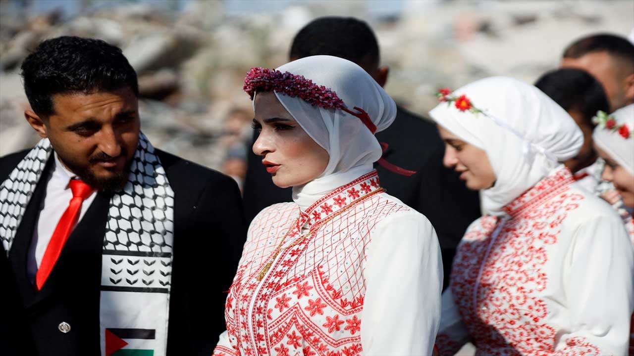 Foto - Enkazların içinde umut yeşeriyor! 150 çift dünya evine girdi