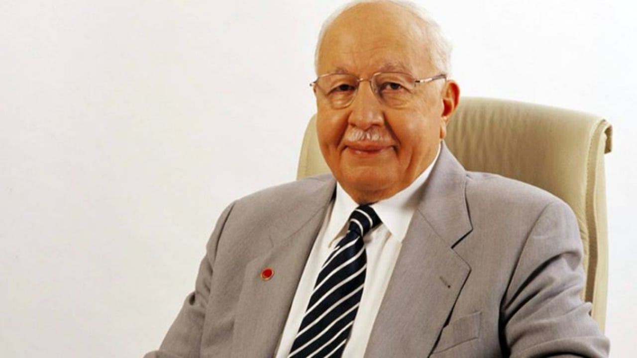 Foto - Erbakan Hoca’nın efsane Mercedes’i rekor fiyata satıldı! Elde edilen gelirle bakın ne yapılacak