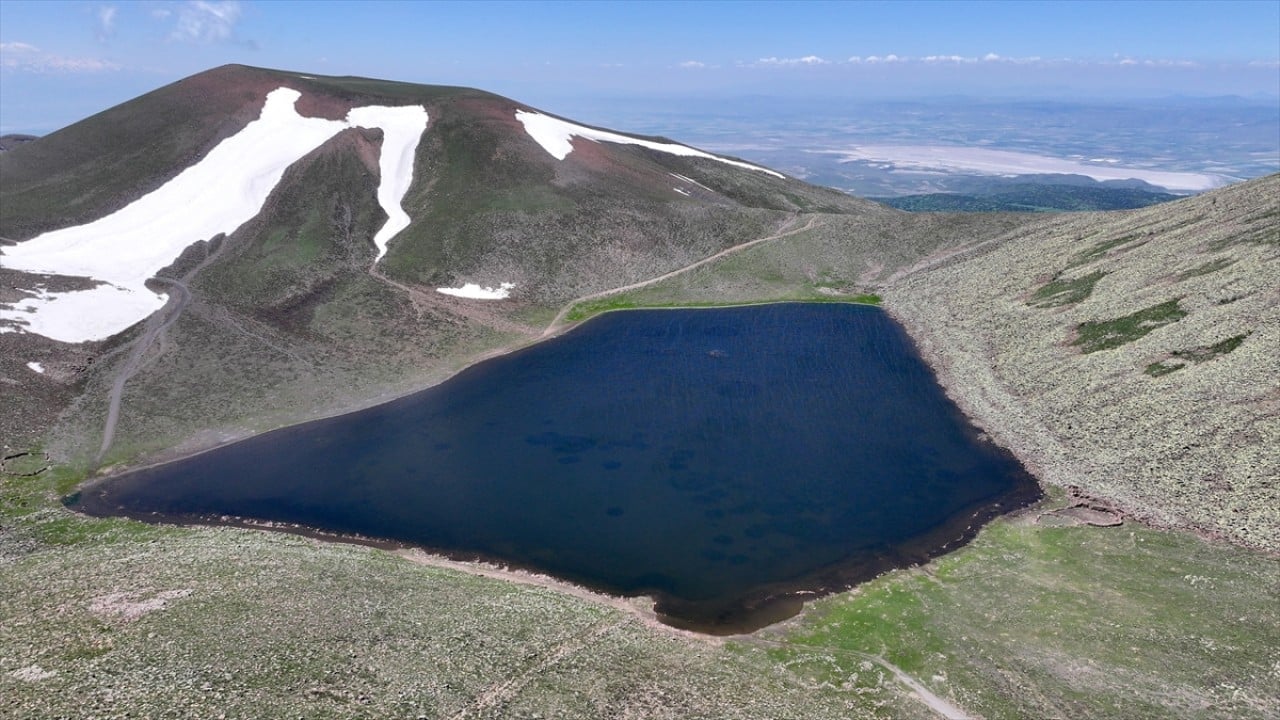 Foto - Erciyes Dağı'nın karı eridi! Sarıgöl doldu