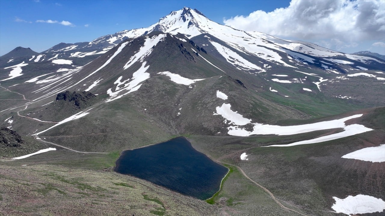 Foto - Erciyes Dağı'nın karı eridi! Sarıgöl doldu